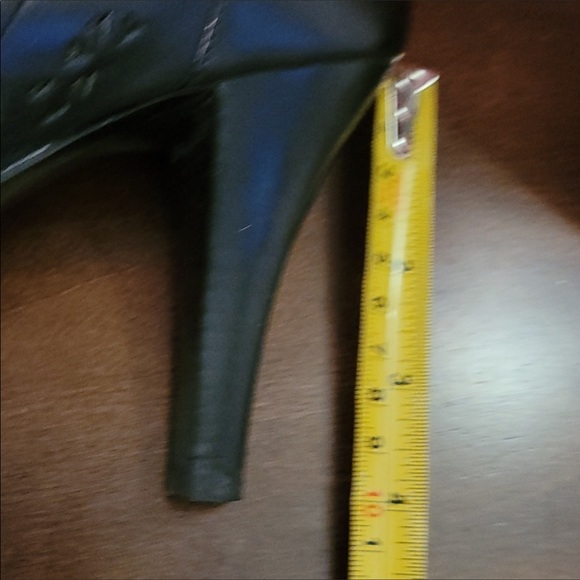 NEW Guess Black Leather Peep Toe Pumps Shoes Heels 7 - Picture 3 of 5